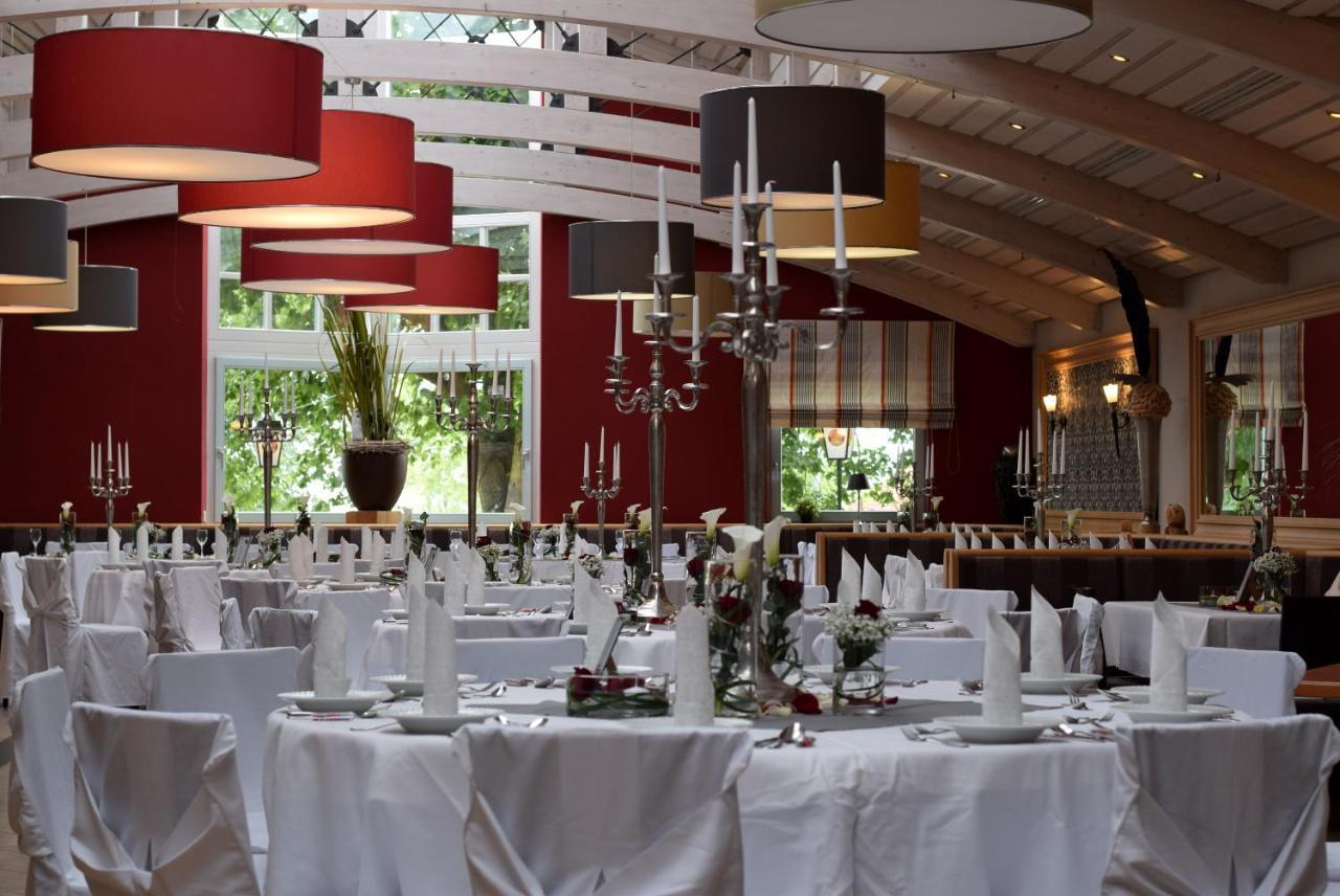 Stempfle'S Landgasthaus Zum Kreuz Unterschneidheim Esterno foto